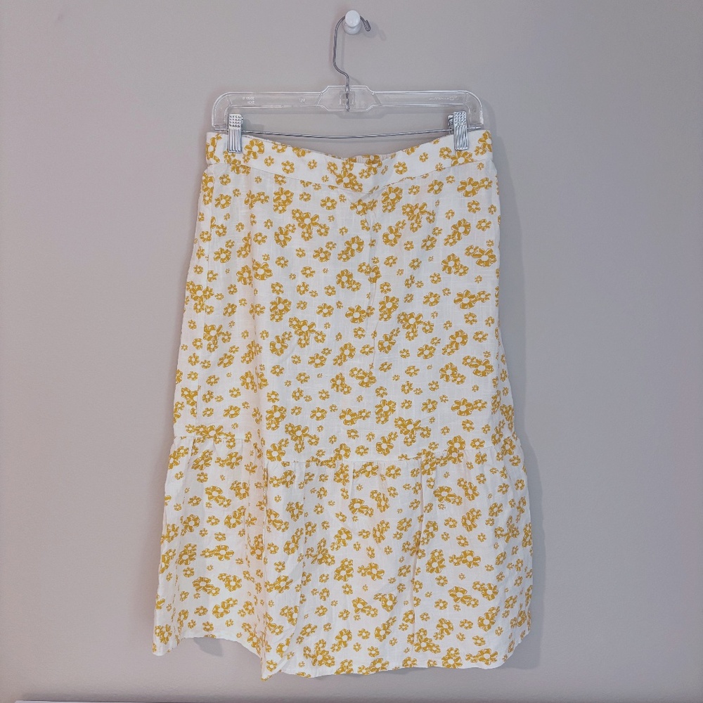 ROXY Daisy Skirt, Size Medium. 29" Length, 16" Elastic Waist. BEAUTIFUL!